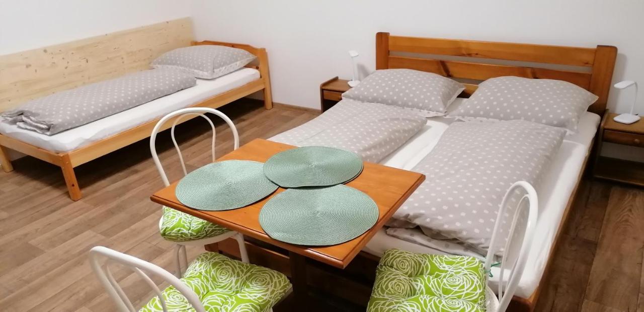 Booking Trzni Decin Eksteriør billede